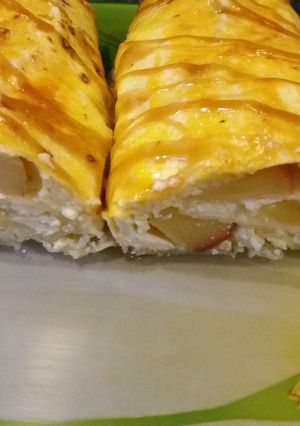Фото Нежный и очень сочный рулет из лаваша с творогом и фруктами.