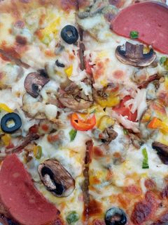 عکسی از دستور پیتزا پپرونی🍕