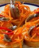 Bánh Mì Lát Dưa Chua & Cá Cơm Muối