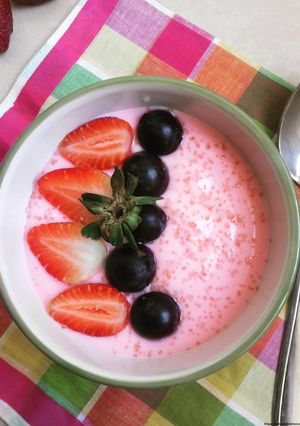 A picture of Strawberry Yoghurt Bowl.