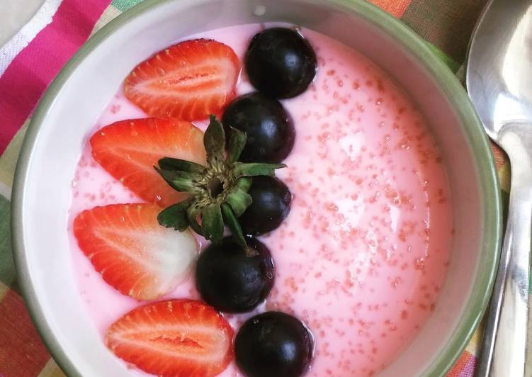 Easiest Way to Make Award-winning Strawberry Yoghurt Bowl