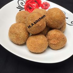 A picture of Yam& sweet potato stuffed balls.