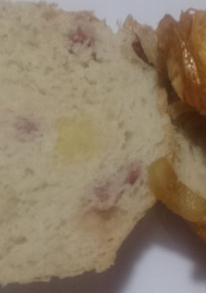 Una foto de Panes saborizados con salame y queso