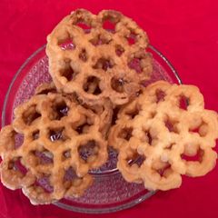 A picture of Eggless rose cookies.