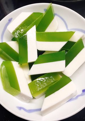 Hình của món Rau câu lá dứa, nước cốt dừa.