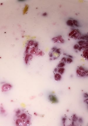 Foto resep Overnight Raspberry Granola with Milk