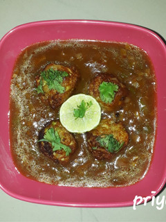 A picture of Bottle ground kofta in curry.