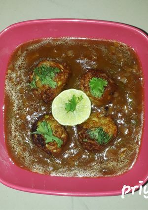 A picture of Bottle ground kofta in curry.