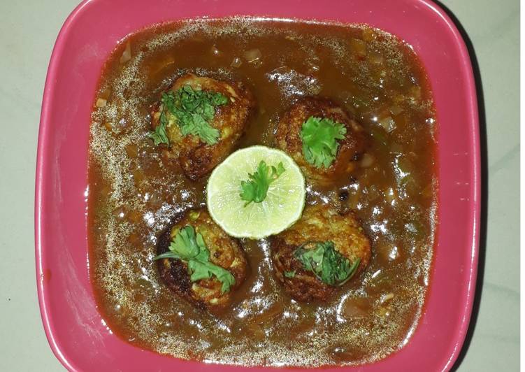 Bottle ground kofta in curry