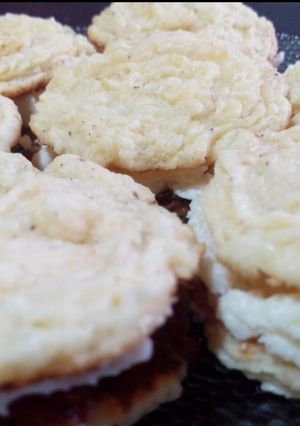 Una foto de Alfajorcitos rellenos de crema pastelera!!