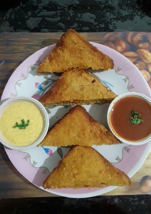 બ્રેડ પકોડા(bread pakoda recipes in Gujarati) રેસીપી મુખ્ય ફોટો