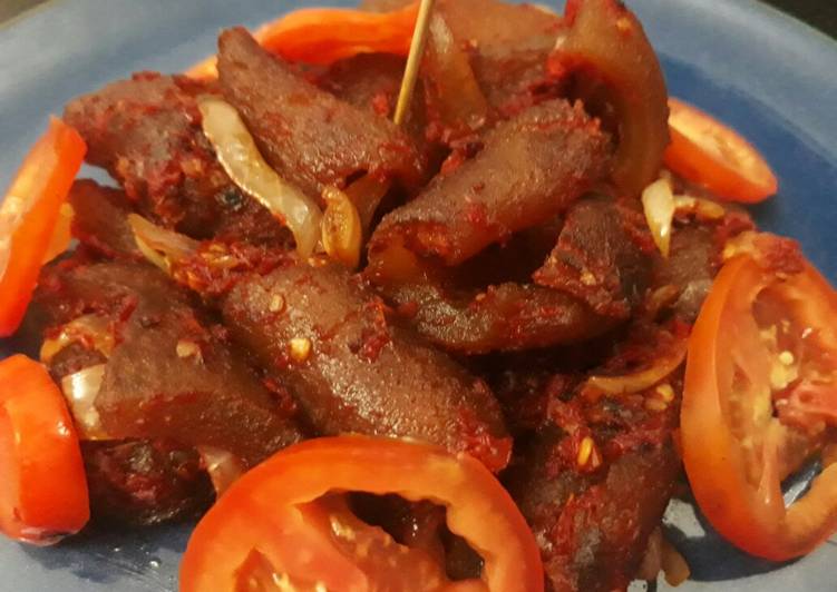 Peppered pomo with fresh tomatoes