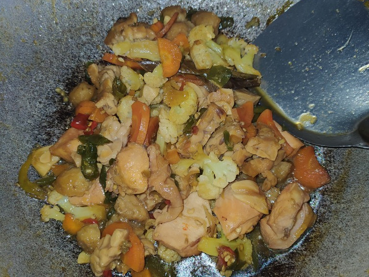 Langkah Mudah untuk Membuat Oseng kembang koll ayam Anti Gagal