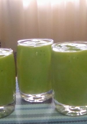 A picture of Banana and ovacado smoothie#Themechallenge.