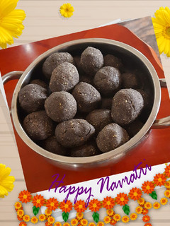 எள்ளுருண்டை(ellu urundai recipe in tamil) செய்முறை முக்கிய புகைப்படம்