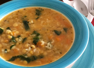 Una foto de Arvejitas partidas con arroz