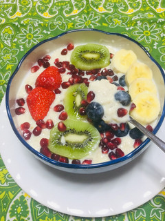 Una foto de Smoothie de Avena con Leche de Soja y frutas frescas de la estación !!