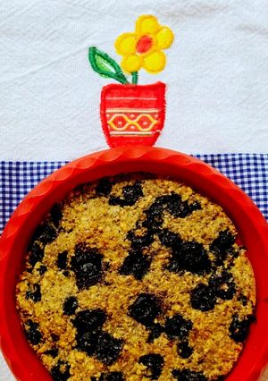 Una foto de Mega galleta (o mini cake 😅) de arándanos 🫐 sin azúcar agregado ni edulcorante ni harina 🥣