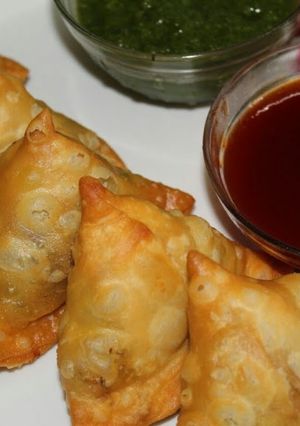 खस्ता फ्राइड समोसा (khasta fried samosa recipe in Hindi) रेसिपी मुख्य फोटो
