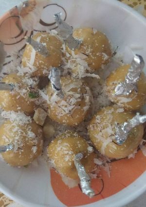 A picture of Gur nariyal sticks.