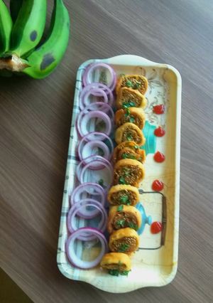 A picture of Raw banana samosa pinwheel.
