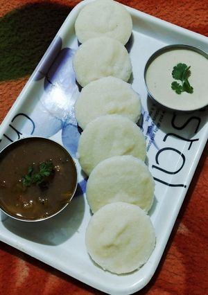 A picture of Idli.