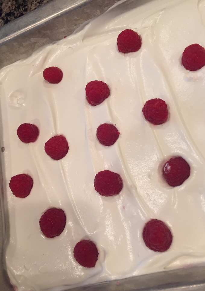 A picture of Raspberry Cream Cheese Dessert.
