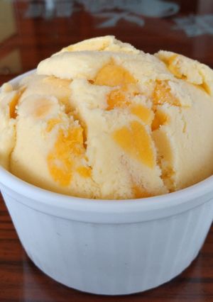 Una foto de HELADO DE DURAZNO🍑🍨