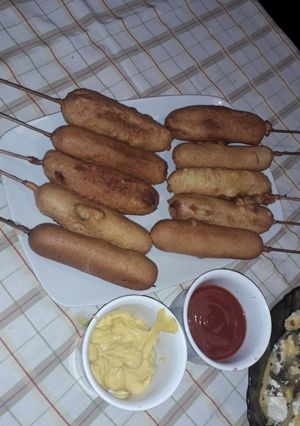 Φωτογραφία της συνταγής Corn Dogs με τσένταρ λιωμένο