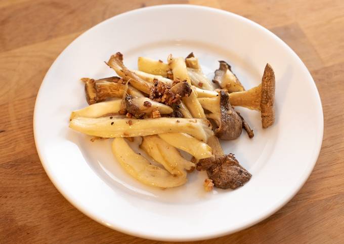 Sautéed King Oyster Mushrooms with Garlic