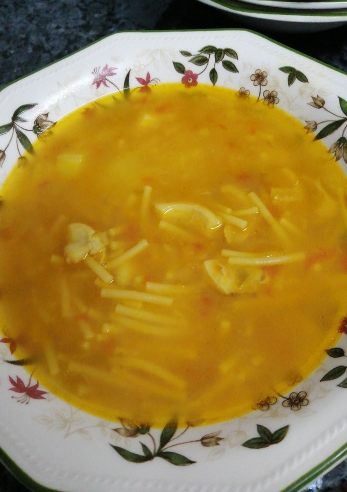 Una foto de Guiso de sepia con fideos