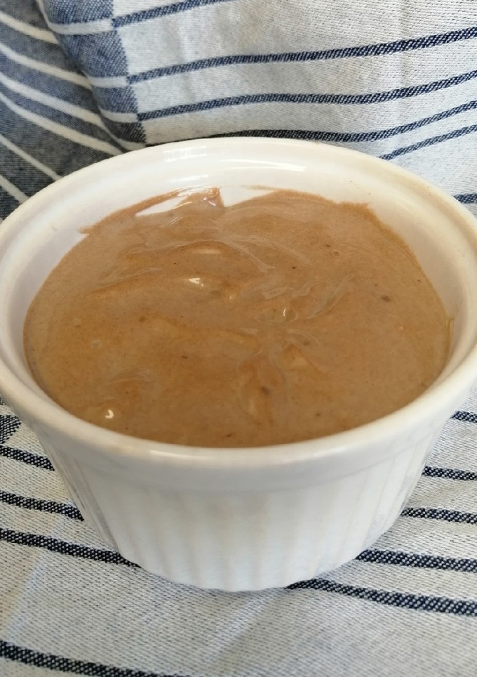 Una foto de Mayonesa de ajo negro
