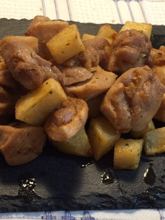 Una foto de Pollo adobado con Papas