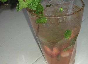 Una foto de Mojito de fresa