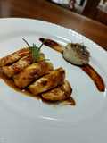 Tagliata di pollo al limone e senape con cipolle caramellate in agrodolce