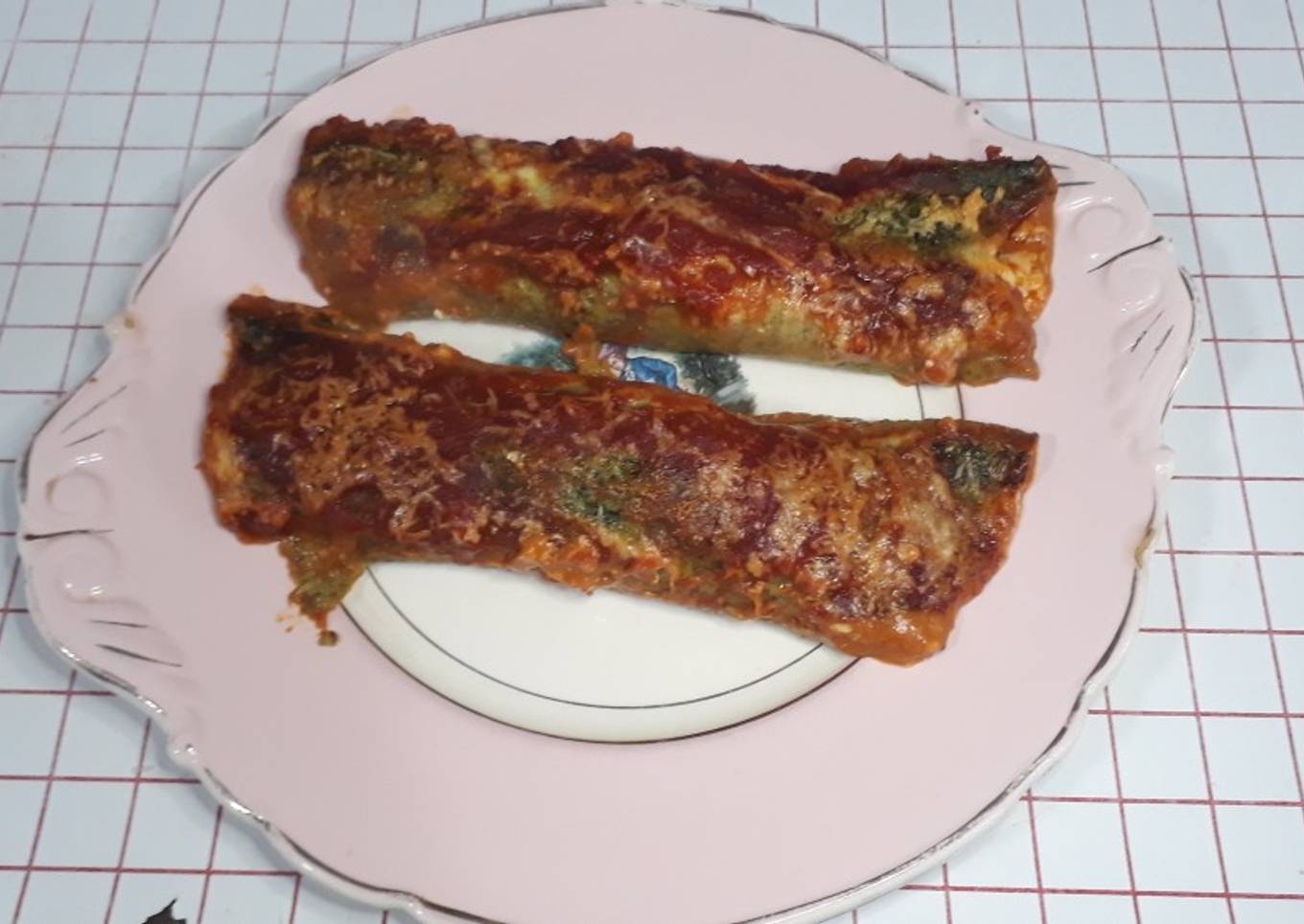Canelones de ricota y jamón con masa crepes de espinaca