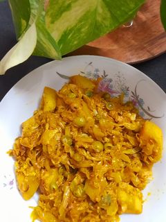 বাঁধাকপির ঘন্ট (Bandhakopir ghonto recipe in Bengali) রেসিপির প্রধান ছবি