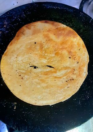 A picture of Khasta karara paratha.
