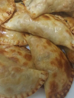 Una foto de Empanadillas de pollo al curry