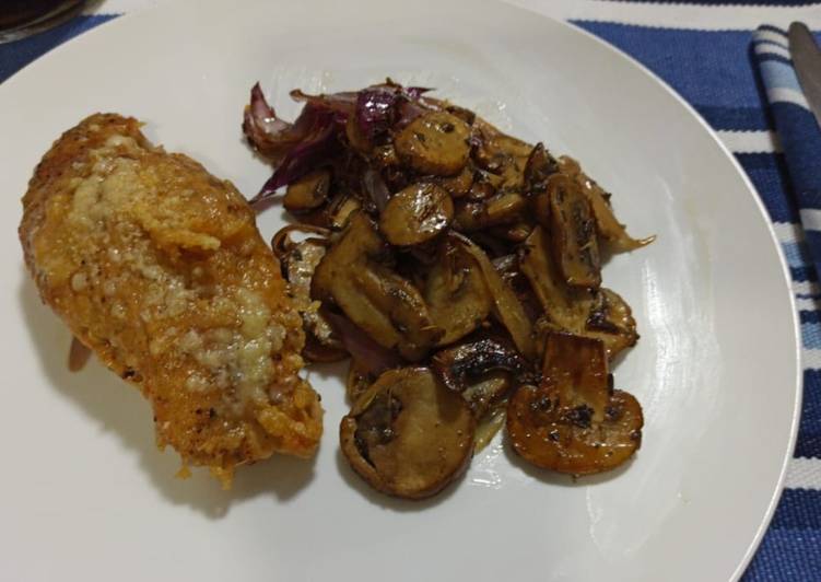 Pechuga en costra de parmesano y champiñones rostizados