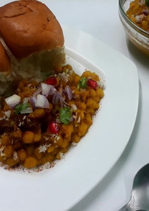 A picture of Chatpati Pav.