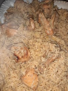 A picture of Chicken Yakhni pulao.