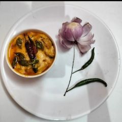 A picture of Punjabi kadhi pakoda.