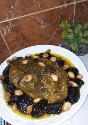 صورة لوصفة لحم محمّر بالبرقوق (بالخوخ)