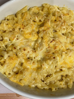 Una foto de Mac and cheese americano