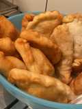 Empanadas fritas de carne picada con tapas caseras