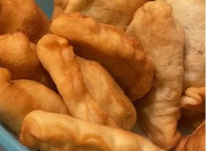 Una foto de Empanadas fritas de carne picada con tapas caseras