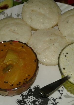 A picture of Rava idli, sambar and coconut chutney.