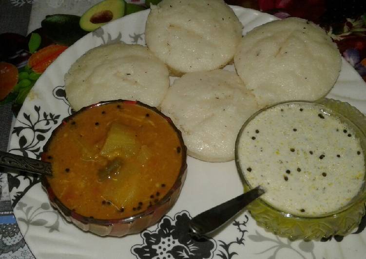 Rava idli, sambar and coconut chutney
