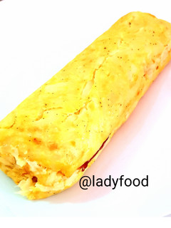 Una foto de 🧀🍽🌷Rollo de papas relleno de lonchas de pavo y queso light🧀